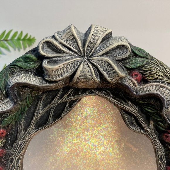 Vintage Ceramic Holiday Wreath Light With Bow And Berries - Picture 3 of 16